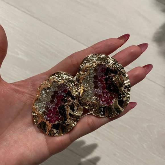 “Scarlett” karals on gold shell Earrings - Picture 6 of 7